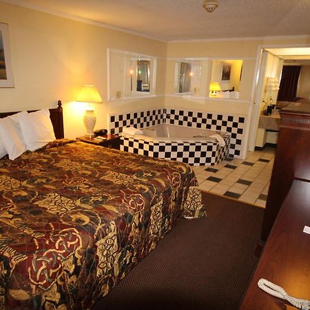 Rodeway Inn & Suites Saginaw Quarto foto