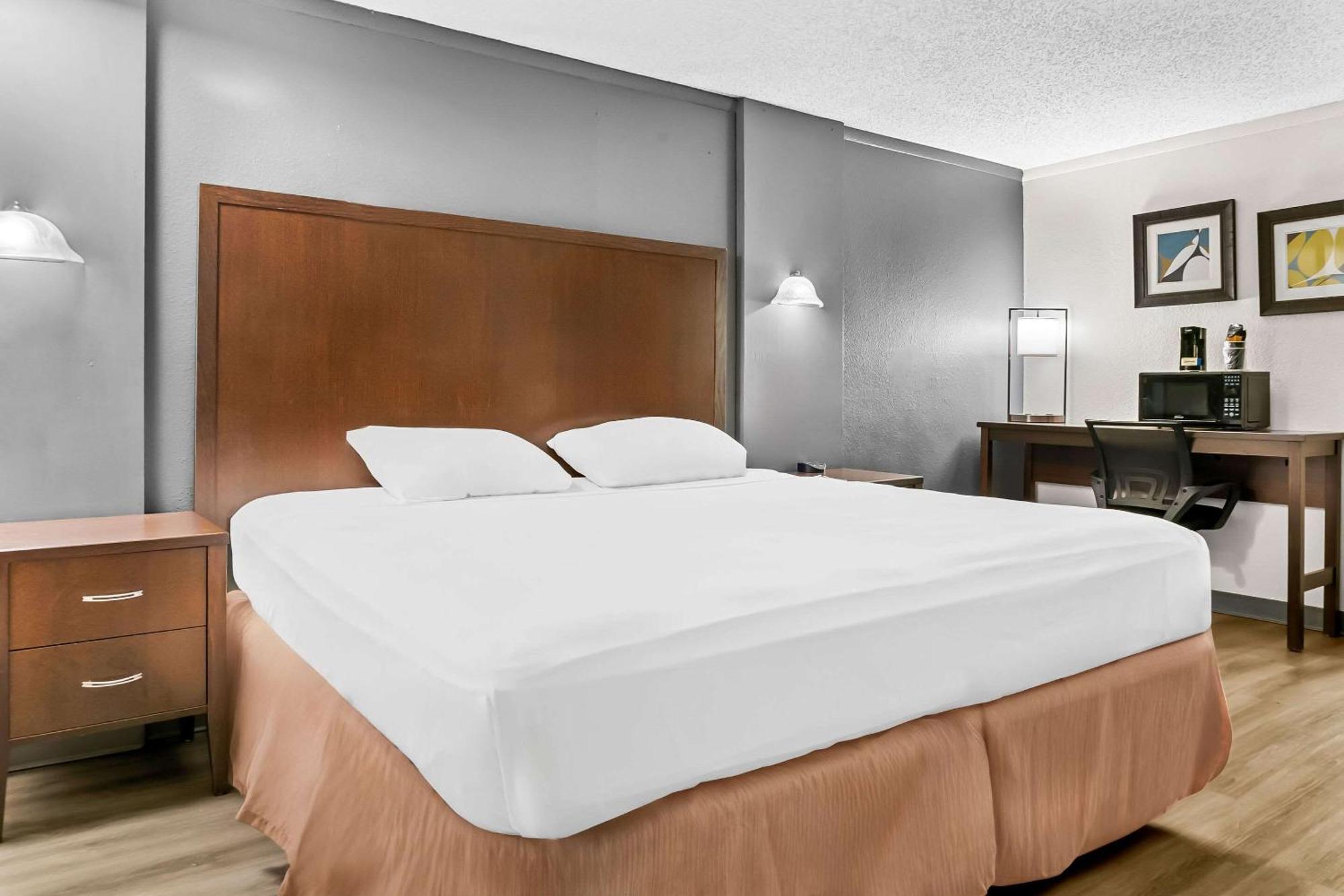 Rodeway Inn & Suites Saginaw Exterior foto