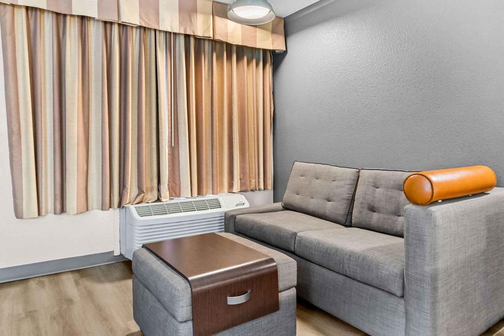 Rodeway Inn & Suites Saginaw Exterior foto