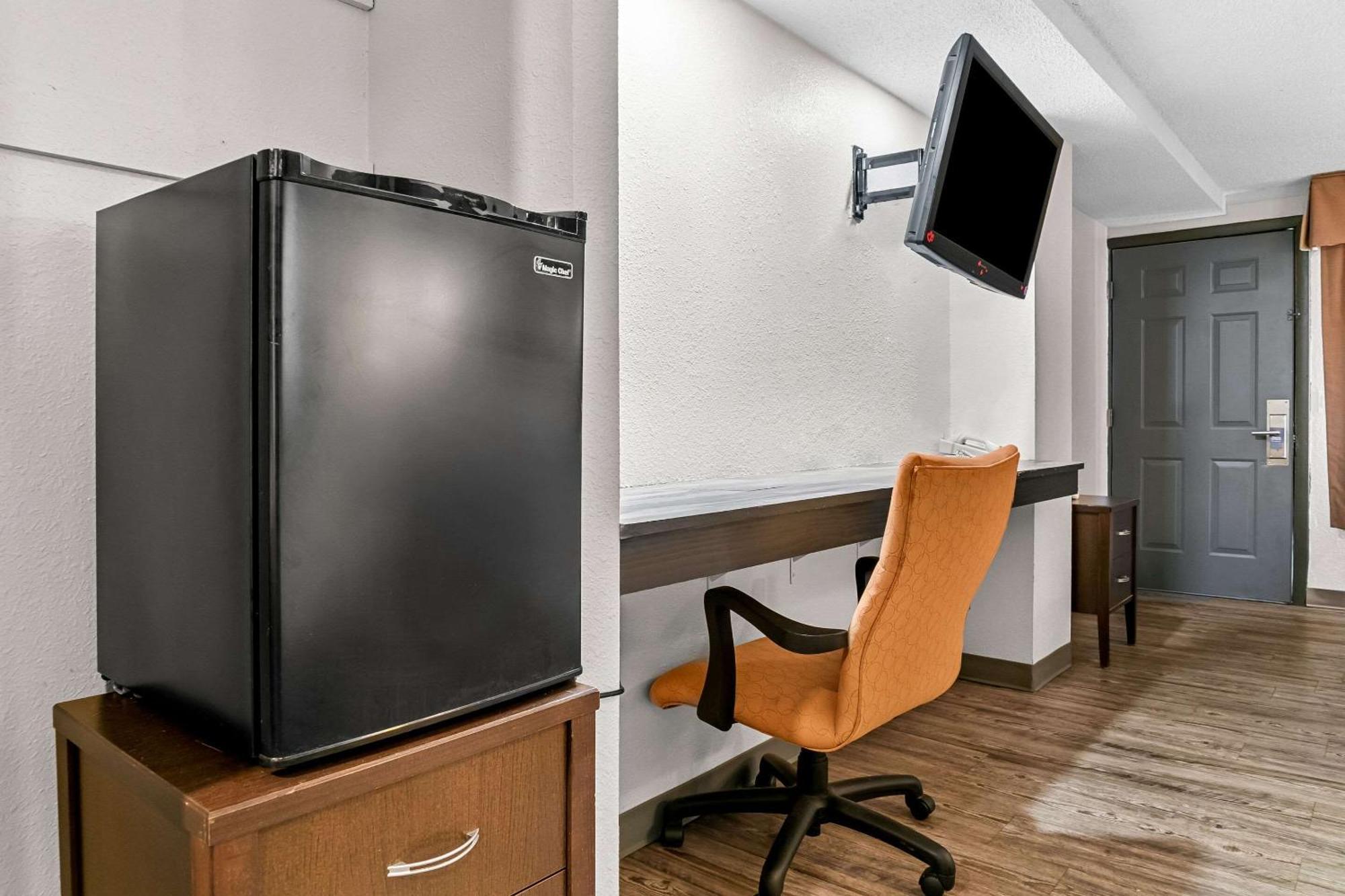 Rodeway Inn & Suites Saginaw Exterior foto